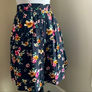Women’s floral a-line button front skirt